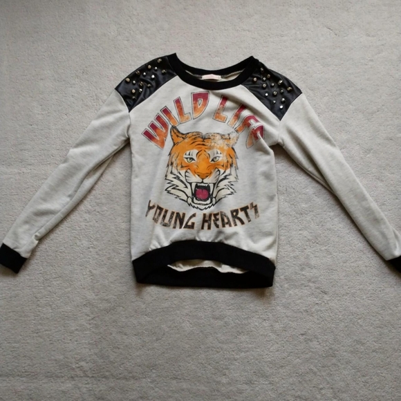 Tiger "WILD LIFE YOUNG HEART" Spiked Shoulder Long-sleeved Sweater - Picture 2 of 3